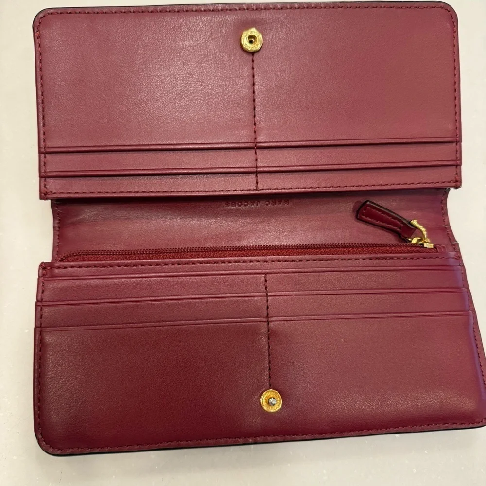 Marc Jacobs New York Bi-Fold Wallet Pebbled Leather Burgundy EUC